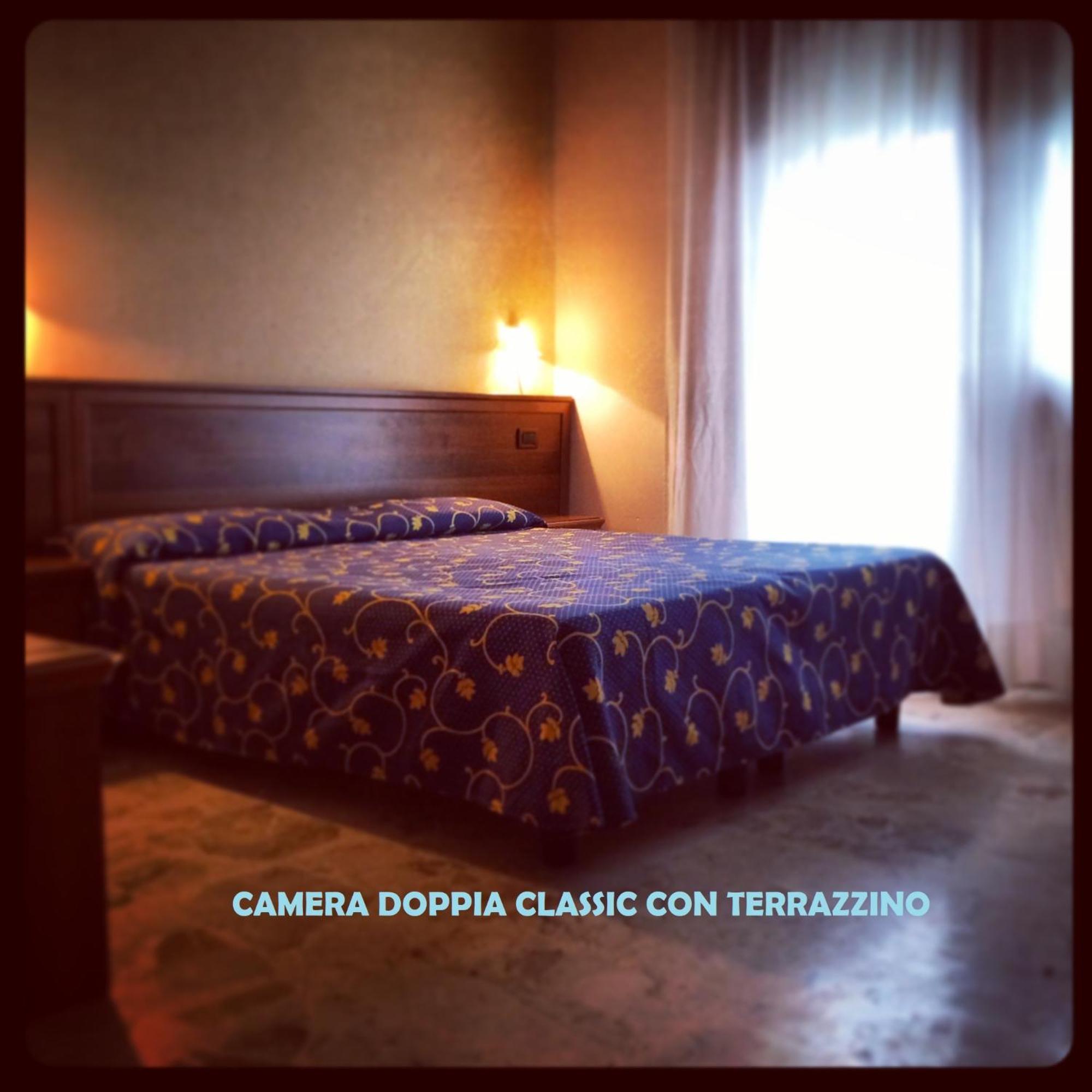 Hotel Miramare Chioggia Sottomarina Con Piscina Eksteriør billede